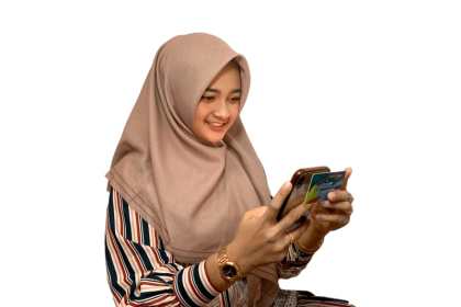 Pengguna Action Mobile Bank Aceh melakukan Top Up Pengcard dengan menempelkan kartu pada bagian belakang handphone dengan mengaktifkan terlebih dahulu fitur NFC