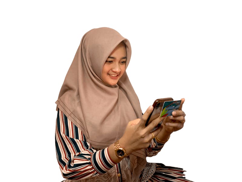 Pengguna Action Mobile Bank Aceh melakukan Top Up Pengcard dengan menempelkan kartu pada bagian belakang handphone dengan mengaktifkan terlebih dahulu fitur NFC