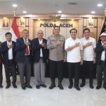Kapolda Aceh Irjen Pol Ahmad Haydar menyambut kedatangan Tim Komisi I DPR RI Effendi Muara Sakti Simbolon beserta rombongan, Mapolda Aceh, Senin (10/10)