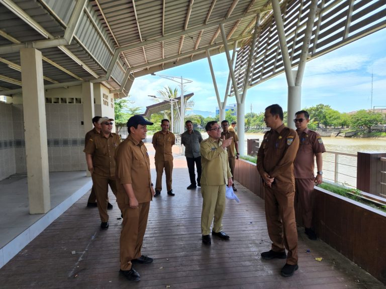Pj Wali Kota Banda Aceh Bakri Siddiq minta area Kuliner River Walk Krueng Aceh segera difungsikan