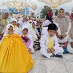 Sekitar 2.000 murid TK/PAU se-Banda Aceh dan Aceh Besar mengikuti peringatan Maulid Nabi Muhammad SAW 1444 Hijriah di halaman Masjid Raya Baiturrahman Banda Aceh, Rabu (12/10)