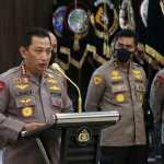 Kapolri Jenderal Pol Listyo Sigit Prabowo memberikan keterangan