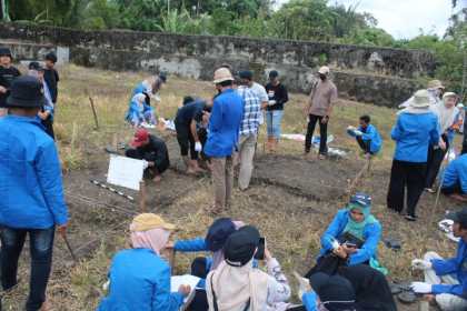 Tim Prodi SKI FAH UIN Ar-Raniry bersama BPCB Aceh melakukan ekskavasi situs Benteng Kuta Batee Kerajaan Trumon yang terletak di Desa Keude Trumon, Aceh Selatan yang berlangsung 14-16 Oktober 2022