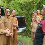 Kadis Peternakan Aceh Zalsufran dan Kadis Pertanian Aceh Besar Jakfar bersama tim BKSDA, Senin (17/10) turun ke lokasi hewan ternak warga yang dimangsa anjing hutan di wilayah Kecamatan Sukamakmur dan Kuta Malak