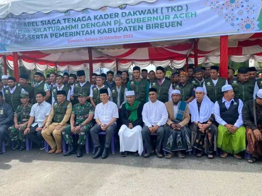 Pj Gubernur Aceh Achmad Marzuki, saat bersilaturrahmi dengan Tenaga Kader Dakwah (TKD) Kabupaten Bireuen, di halaman Pendopo Bupati Bireuen, Selasa (25/10)