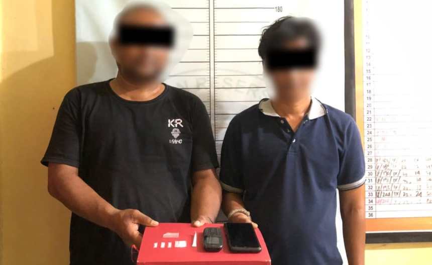 Tim Opsnal Satresnarkoba Polres Pidie menangkap dua pengedar sabu berinisial HS (47) dan AA (37) di Gampong Keuramat Luar, Kecamatan Kota Sigli
