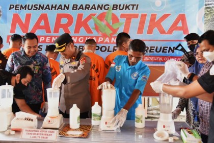 Polres Bireuen memusnahkan barang bukti narkotika jenis sabu seberat 1.485,72 gram atau 1,4 kg pada Kamis (3/11)