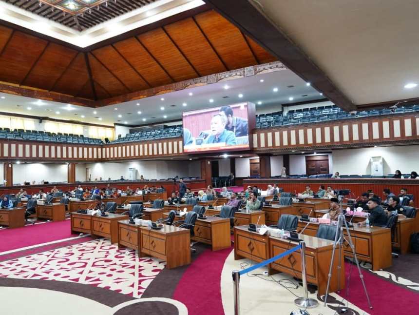 DPRA menggelar sharing pendapat terkait rencana revisi Undang-undang Nomor 11 Tahun 2006 tentang Pemerintahan Aceh (UUPA), Selasa (8/11)