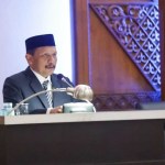 Asisten I Sekda Aceh M Jafar menyampaikan sambutan Pj Gubernur Aceh, saat mengikuti paripurna DPRA dengan agenda Penetapan Program Legislasi Aceh Prioritas Tahun 2023 dan Penetapan Rencana Kerja Tahunan DPRA 2023, di Gedung DPRA, Jum'at (11/11)