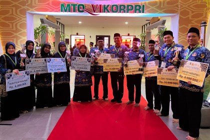 Para peserta dari Aceh yang meraih juara pada MTQ VI Korpri Nasional tahun 2022 di Padang, Sumatera Barat