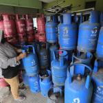 Himpunan Wiraswasta Nasional Minyak dan Gas (Hiswana Migas) Aceh menduga elpiji 12 kg oplosan beredar di Aceh