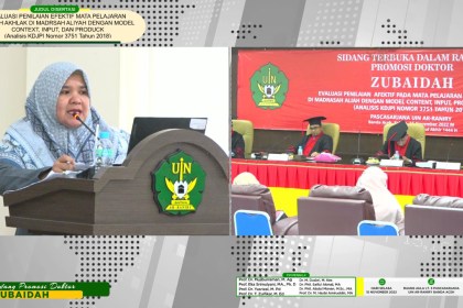 Dosen Prodi Ilmu Perpustakaan Fakultas Adab dan Humaniora UIN Ar-Raniry Zubaidah mengikuti sidang promosi doktor di Aula Lantai III, Gedung Pascasarjana, Selasa (15/11)