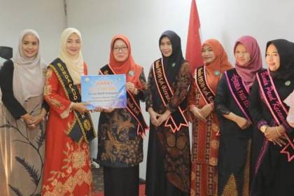 Pj Bunda PAUD Kota Banda Aceh Sri Dewi Kurnilawati meraih juara pertama dalam ajang Apresiasi Bunda PAUD Kabupaten tingkat Provinsi Aceh Tahun 2022