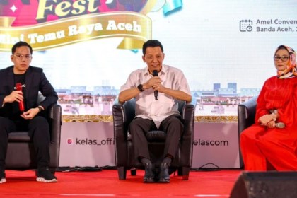 Pj Gubernur Aceh Achmad Marzuki menjadi pembicara pada Temu Raya Alumni Kartu Prakerja, di Amel Convention Hall Banda Aceh, Rabu (23/11)