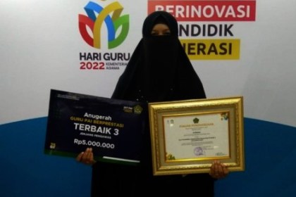 Isyrahli SPdI MA, salah satu Pengawas Pendidikan Agama Islam (PAI) Aceh Barat berhasil meraih juara 3 Pengawas PAI Berprestasi Tingkat Nasional