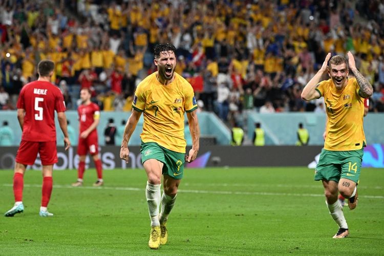 Australia berhasil lolos ke babak 16 Besar Piala Dunia 2022 setelah di matchday terakhir Grup D memetik kemenangan 1-0 atas Denmark di Al Janoub Stadium, Al Wakrah, Rabu (30/11) malam WIB