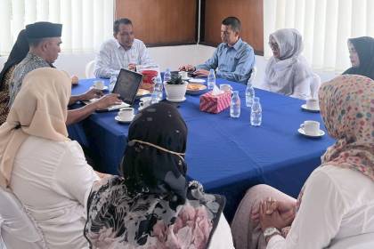 Wakil Ketua Komisi VI DPRA Tantawi bersama anggota Ismail A Jalil, Kartini Ibrahim dan Bardan Sahidi mengadakan kunjungan ke Anjungan Pemerintah Aceh Taman Mini Indonesia Indah (TMII) Jakarta, Rabu (30/11)