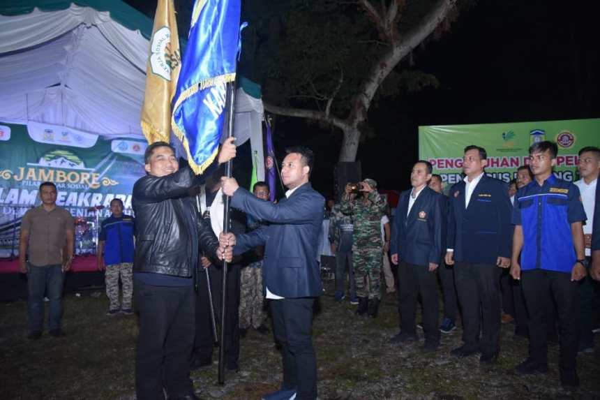 Ratusan pekerja sosial dari berbagai komunitas dan organisasi berkumpul untuk mengikuti acara Jambore Pilar Sosial di kawasan wisata Krueng Jalin, Jantho, Jum'at malam (2/12)