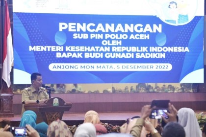 Pj Gubernur Aceh Achmad Marzuki memberikan sambutan, pada Pencanangan Sub PIN Polio yang dilakukan Menteri Kesehatan RI Budi Gunadi Sadikin, di Anjong Mon Mata Banda Aceh, Senin (5/12)