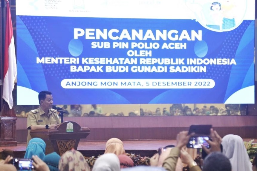 Pj Gubernur Aceh Achmad Marzuki memberikan sambutan, pada Pencanangan Sub PIN Polio yang dilakukan Menteri Kesehatan RI Budi Gunadi Sadikin, di Anjong Mon Mata Banda Aceh, Senin (5/12)