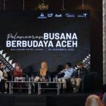 Disbudpar Aceh meluncurkan busana berbudaya Aceh di Hotel Ayani Banda Aceh, Senin (5/12)