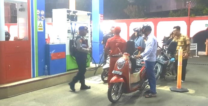 Sejumlah SPBU di Banda Aceh dikawal ketat oleh polisi dari Polsek jajaran Polresta Banda Aceh