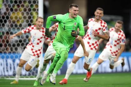 Kroasia lolos ke semifinal usai menang adu penalti atas Brasil pada laga perempat final Piala Dunia 2022 di Education City Stadium, Doha, Qatar Jum'at malam (9/12) Wib