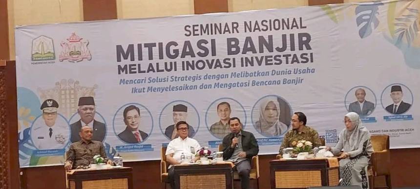 Kadin Aceh menggelar Seminar Nasional Mitigasi Banjir Melalui Inovasi Investasi, di Hotel Hermes Palace Banda Aceh, Senin (12/12)