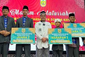 Kafilah MTQ Banda Aceh yang beberapa waktu lalu meraih juara MTQ ke-35 tingkat Provinsi Aceh di Bener Meriah, menerima bonus dari Pemko Banda Aceh