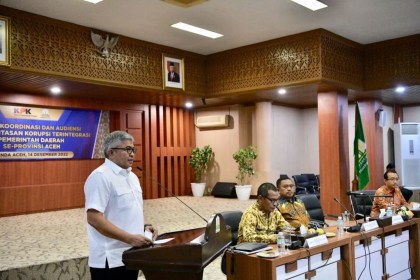 Sekda Aceh Bustami Hamzah membuka Rapat Koordinasi dan Audiensi Pemberantasan Korupsi Terintegrasi Pemerintah Daerah dengan Bupati/Walikota se-Aceh di Gedung Serbaguna Setda Aceh, Rabu (14/12)