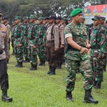 Pangdam IM Mayjen TNI Mohamad Hasan didampingi Wakapolda Aceh Brigjen Pol Syamsul Bahri saat penutupan pendidikan kolaborasi terintegrasi kampus kebangsaan TNI-Polri di Lapangan Rindam IM, Mata Ie, Aceh Besar, Jum’at (16/12)