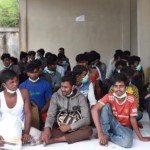 Pengungsi etnis Rohingya yang terdampar di kawasan Benteng Indra Patra Kecamatan Mesjid Raya, Aceh Besar, Ahad (25/12)