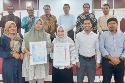 FISIP dan Fakultas Kedokteran USK berhasil meraih standarisasi organisasi internasional atau ISO 9001:2015 dan 21001:2018 melalui penyerahan sertifikat ISO dari PT Decra di Auditorium FK USK, Rabu (28/12)