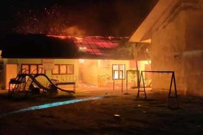 Dua gedung Sekolah yakni TK dan SD Lam Rabo Kecamatan Kutabaro, Aceh Besar terbakar pada Senin malam (2/1) pukul 23.00 Wib