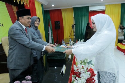 Fakultas Adab dan Humaniora (FAH) UIN Ar-Raniry Banda Aceh meluluskan 137 lulusan S-1 pada Semester Ganjil Tahun Akademik 2022/2023, Rabu (4/1)