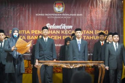 KIP Banda Aceh melantik 45 anggota Panitia Pemilihan Kecamatan (PPK) Pemilu 2024 di Aula Lantai IV Gedung Mawardy Nurdin Balai Kota Banda Aceh, Rabu (4/1)