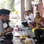 Kapolresta Banda Aceh Kombes Pol Fahmi Irwan Ramli dipeusijuek oleh Abu Syukri Pango Raya, Pimpinan Dayah Raudhatul Hikmah Al – Waliyyah Gampong Pango, Banda Aceh, Senin (9/1)