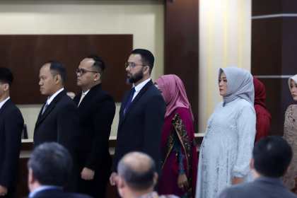 Pelantikan dan pengambilan sumpah terhadap 20 dokter spesialis baru di Aula Fakultas Kedokteran USK, Kamis (12/1)
