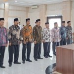 Kakanwil Kemenag Provinsi Aceh Dr Iqbal Muhammad mengambil sumpah dan melantik 9 pejabat Eselon IV/Pengawas dalam lingkungan Kanwil Kemenag Aceh, Senin (16/1)