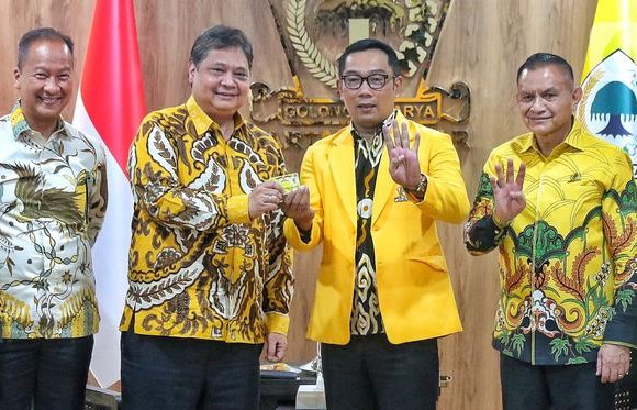 Gubernur Jawa Barat Ridwan Kamil secara resmi bergabung ke Partai Golkar dan ditunjuk sebagai Wakil Ketua Umum