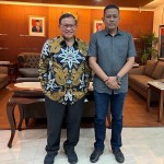 Ketua DPRA saat foto bersama Sekretaris Kabinet Pramono Anung di ruang kerja Seskab, Rabu (18/1)