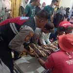 Santri Dayah Jeumala Amal Lueng Putu Pidie Jaya ditemukan meninggal dunia, Jum'at (27/1) setelah hilang terseret arus laut di Pantai Wisata Kuthang, Trienggadeng