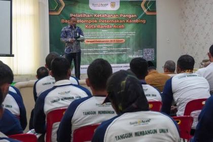 Bank Aceh Syariah KPO bersama Dinas Pangan, Pertanian, Kelautan dan Perikanan Banda Aceh melatih 50 orang peternak kambing
