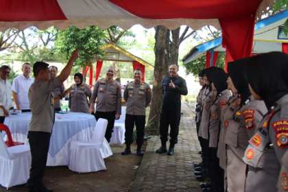 Panitia lomba memancing presisi berkumpul di Kolam Ikan Mapolda Aceh
