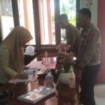 Satlantas Polres Pidie limpahkan berkas perkara kasus jecelakaan maut truk CPO timpa mobil Jazz ke Kajari Pidie.