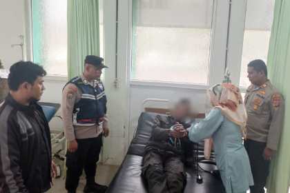 Polsek Bandar Polres Bener Meriah mengamankan pelaku pencurian HP berinisial J (41) yang sudah babak belur diamuk massa di Kampung Pondok Ulung, Kecamatan Bandar, Selasa (7/2)