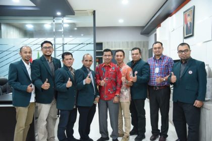 Ketua DPRK Banda Aceh Farid Nyak Umar, menerima kunjungan pengurus IDI Kota Banda Aceh di ruang kerjanya, Senin (6/2)