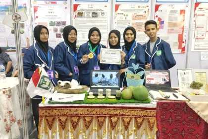 Boh Giri Body Scrub, nama sebuah lulur produk inovatif siswa SMA Negeri 1 Ingin Jaya Aceh Besar berhasil meraih Special Award pada event internasional di Bangkok, Thailand