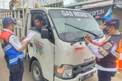 Dinas Perhubungan Banda Aceh bersama petugas Ditlantas Aceh menjaring 19 unit kendaraan yang tidak melakukan uji KIR secara berkala pada razia angkutan umum dan barang di Jalan Laksamana Malahayati, Rabu (8/2)