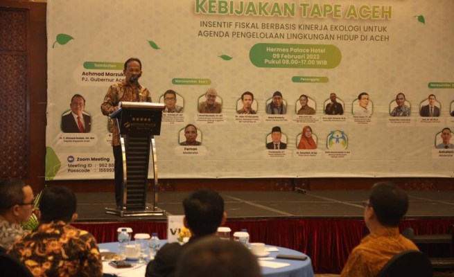 Plt. Asisten Perekonomian dan Pembangunan Setda Aceh Mawardi menyampaikan sambutan pada acara launching dan sosialisasi penerapan kebijakan TAPE Aceh di Hotel Hermes Palace Banda Aceh, Kamis (9/2)